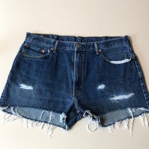 Levi’s 550 distressed cut off jean shorts